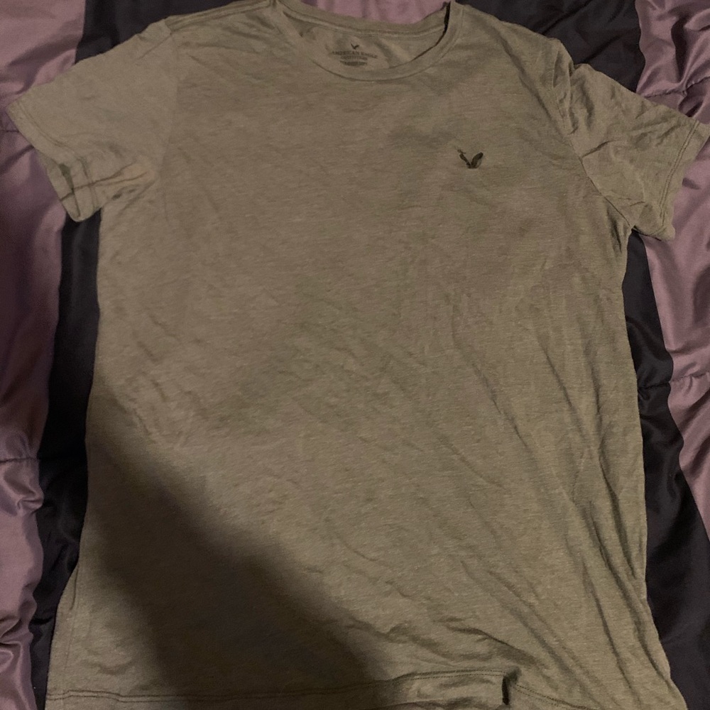 Men’s American Eagle tee